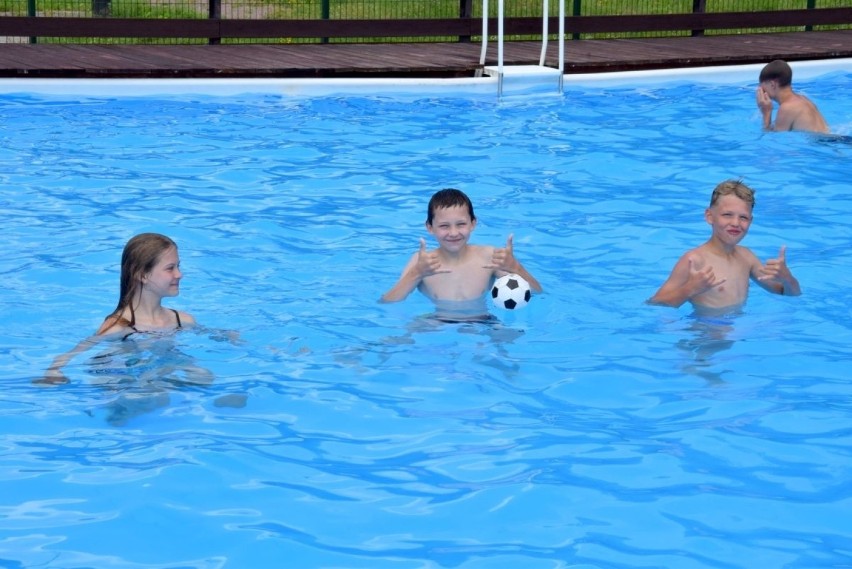 Letnie baseny w Starachowicach w piątek 9 lipca. Zobacz, ile osób szukało tam ochłody [ZDJĘCIA]