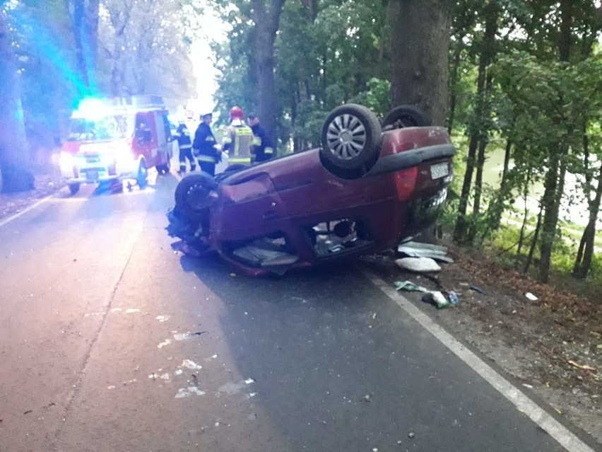 Wypadek pomiędzy Chrzypskiem Wielkim a Łężeczkami - auto...