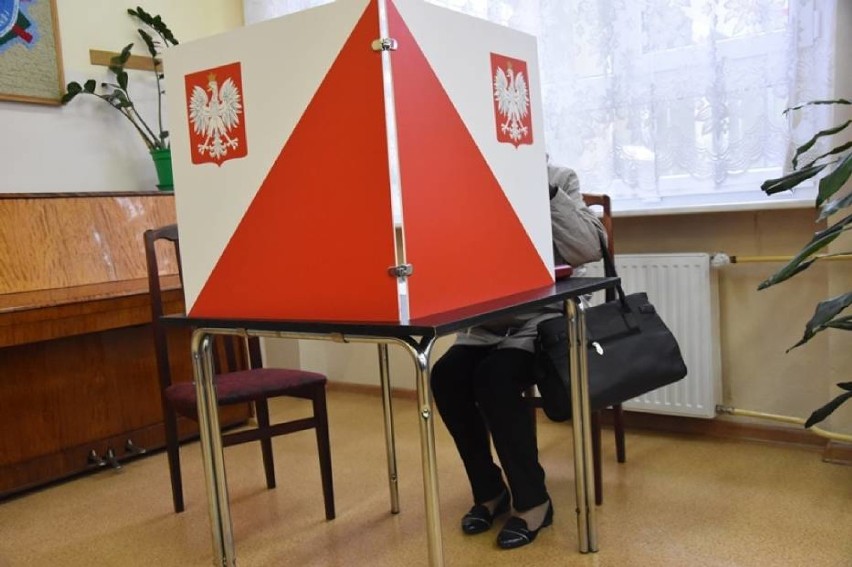 *Gmina Dolsk (na godz. 12:00):
- liczba wyborców - 4 617		
-...