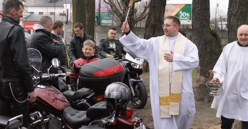 Ksiądz poświęcił motocyklistów (FOTO)