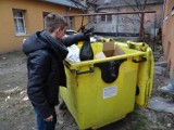 Śmieci w Łęczycy. Przepełnione kontenery denerwują mieszkańców