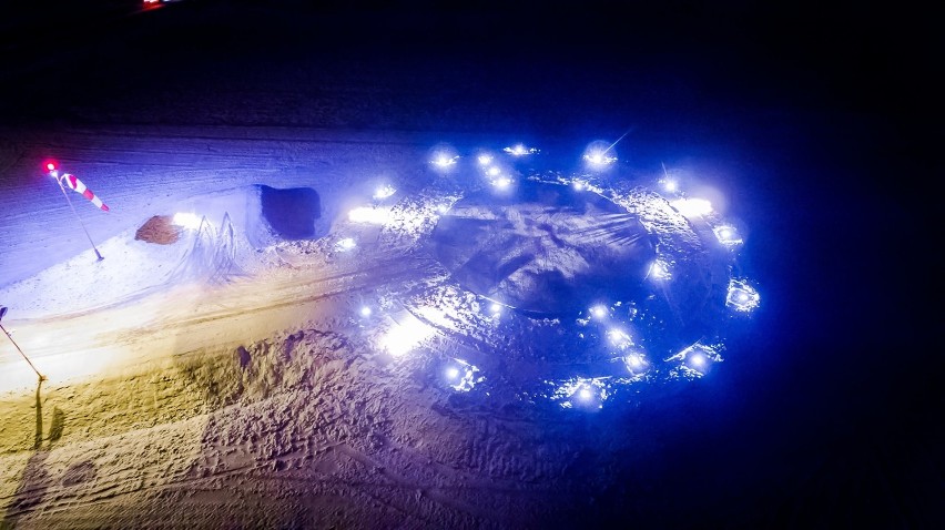 Kraśnik: "Wysoki nasyp i bożonarodzeniowe oświetlenie" lądowiska. Radni PiS mają zastrzeżenia 