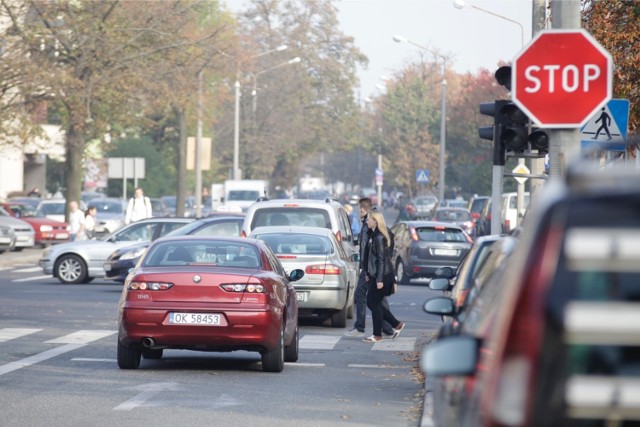 Skrzyżowanie ulic Katowickiej i Ozimskiej w Opolu.