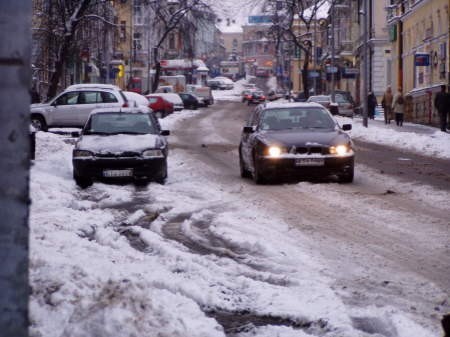 Zasypane drogi sprawiały wczoraj kierowcom duże problemy, także w Tarnowie?fot. paweł chwał