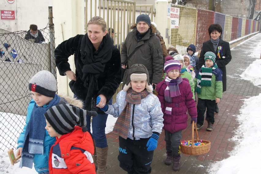 Kalisz: Dzieci z Przedszkola Publicznego nr 1 poszły przegonić zimę. ZDJĘCIA