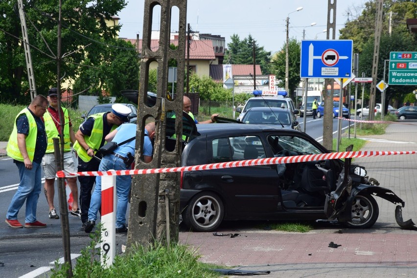 Wypadek na ul. Częstochowskiej w Wieluniu. Trzy osoby ranne ZDJĘCIA