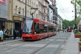 Mężczyzna zasnął na torach w samym centrum Katowic. Wstrzymano ruch tramwajów!