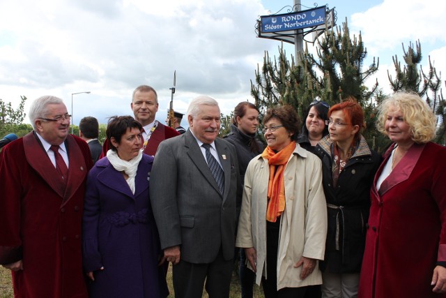 01 - uroczyste odsłonięcie tablicy ronda Sióstr Norbertanek,