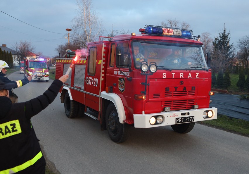 Strażacy z OSP Młodowice koło Fredropola powitali nowy samochód MAN. Zastąpi wysłużonego STAR-a [ZDJĘCIA]