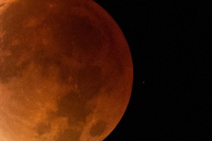 W piątek będzie można obserwować całkowite zaćmienie księżyca! (ZDJĘCIA)