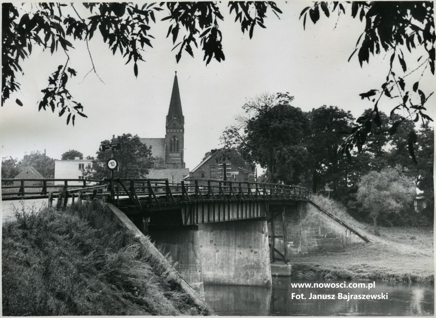 Tak wyglądał stary most w Kaszczorku na początku lat 70.,...
