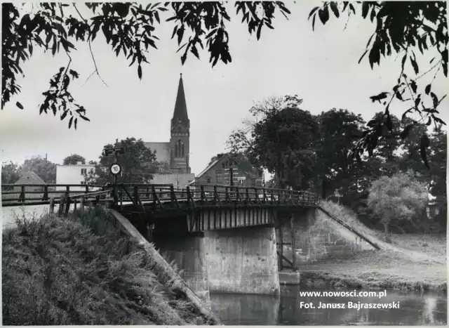 Tak wyglądał stary most w Kaszczorku na początku lat 70., gdy był jeszcze mostem jedynym.