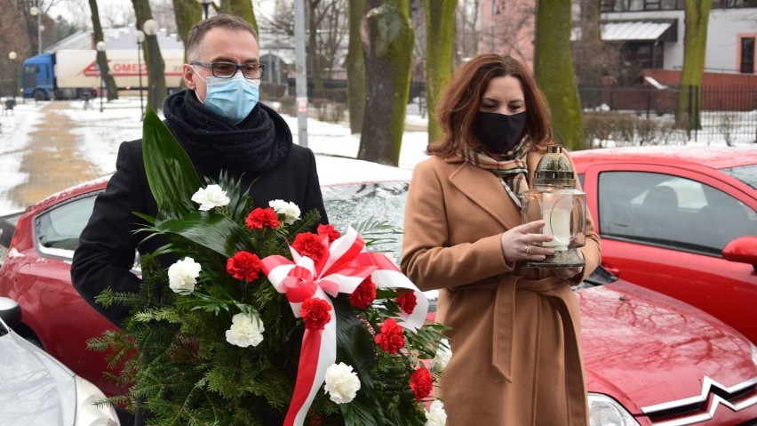 Radomsko: Przedstawiciele władz miasta i powiatu upamiętnili ofiary Holocaustu