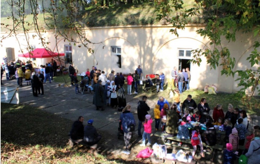 Piknik "Cudze chwalicie, swego nie znacie..." w Żurawicy.