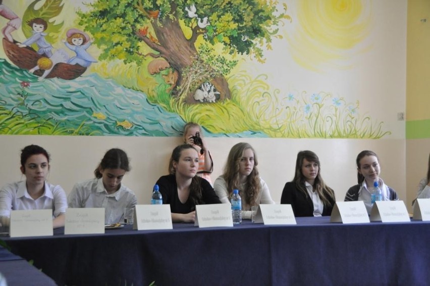 Autorytety są nam potrzebne... - debata gimnazjalistów w ZS-G 5 w Radomsku