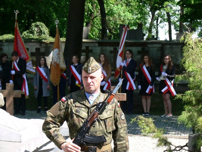 Narodowy Dzień Zwycięstwa na Cmentarzu Katedralnym w Sandomierzu [ZDJĘCIA]