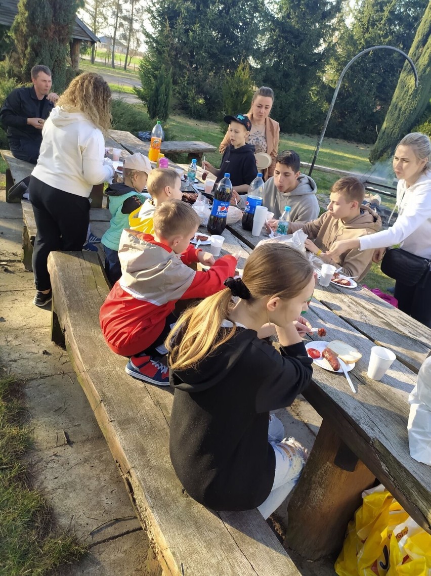 Ukraińskie dzieci mieszkające w Burzeninie odwiedziły...