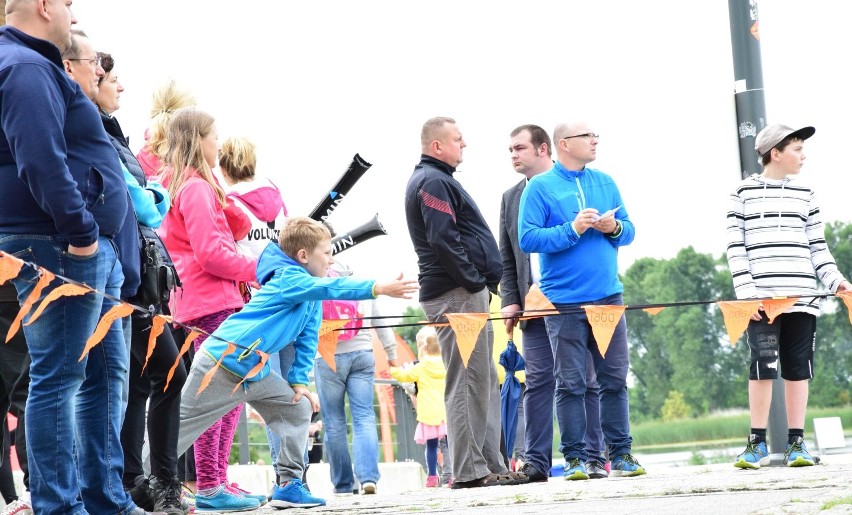 Drugi dzień Castle Triathlon Malbork 2017 [ZDJĘCIA, cz. 3]. Uczestnicy półironmana na trasie biegu