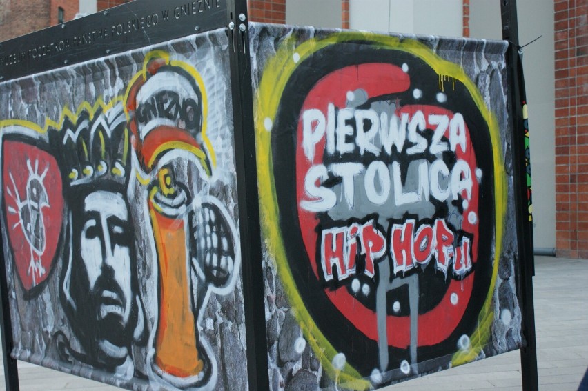 Gniezno. Koncert "Pierwsza stolica Hip-Hopu" na placu przed Teatrem Fredry