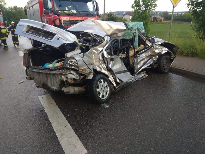 Wypadek w Szpęgawie - 23-letni kierowca zabrany do szpitala [ZDJĘCIA]