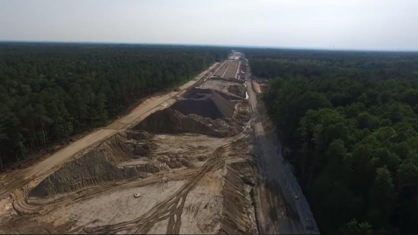 Budowa Południowej Obwodnicy Warszawy z lotu ptaka. Najnowsze zdjęcia z placu budowy!