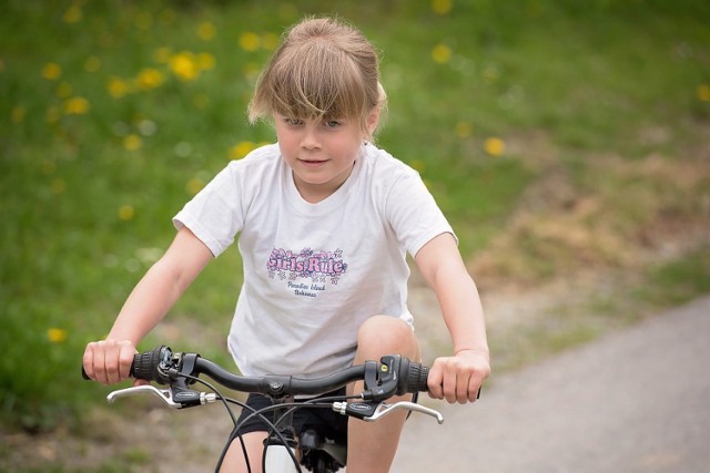 Dobrym pomysłem będzie sprzęt sportowy: od roweru (dobrej jakości - 800 złotych), przez hulajnogę (na zdj. - 80 złotych) na rolkach (około 70 złotych) skończywszy.