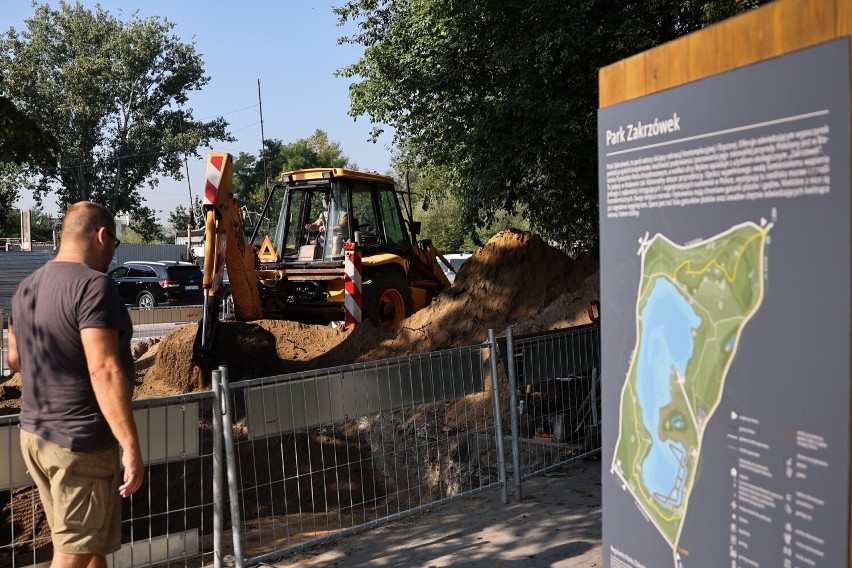Archeolodzy pracują na Zakrzówku. Kilkanaście szkieletów znalezionych tuż przy ulicy. "Tu był cmentarz choleryczny"