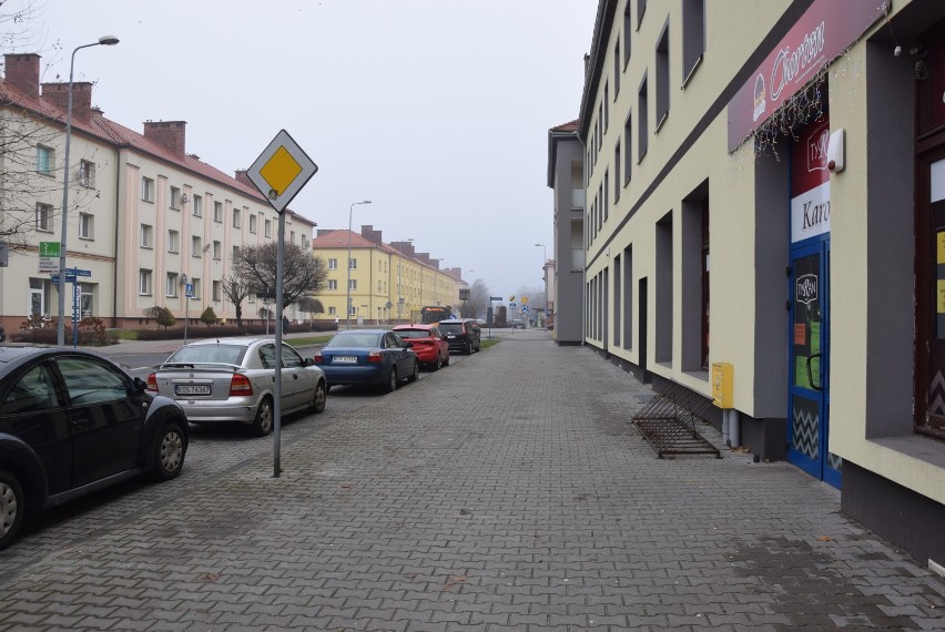 Opustoszałe ulice i place w Oświęcimiu w ostatni dzień 2020...