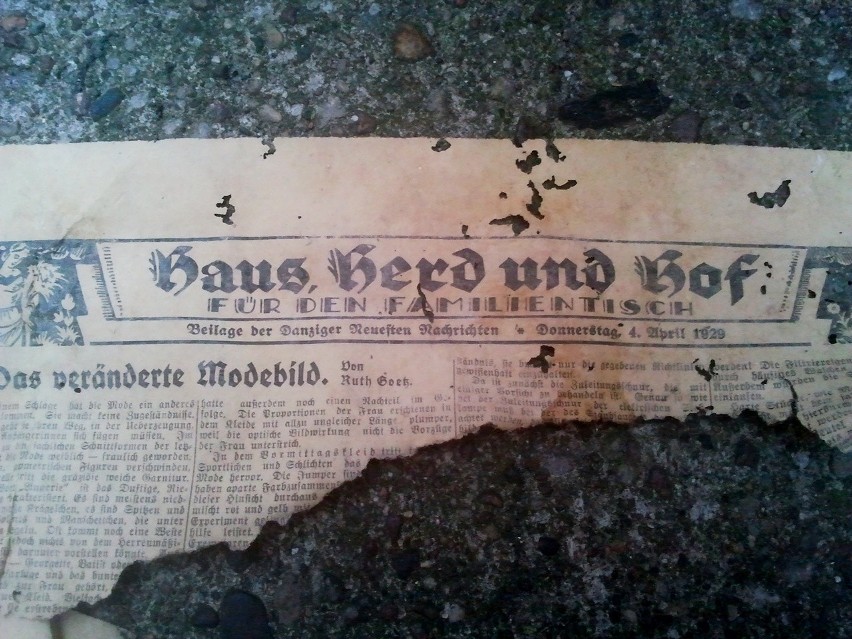 Tajemnicze znalezisko w Helu to dwa egzemplarze gazet z 1929...