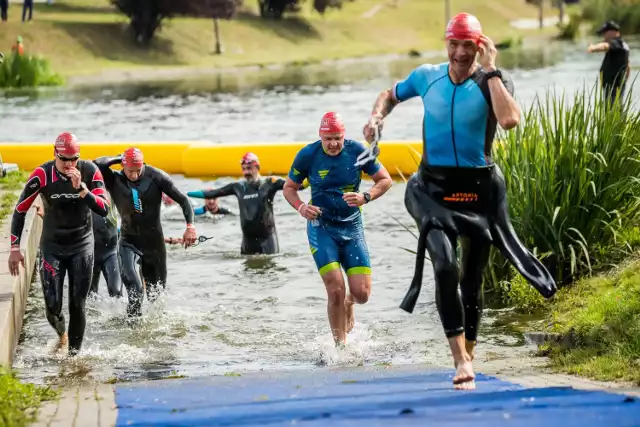 W sobotę odbył się pierwszy dzień Enea Bydgoszcz Triathlon. To kolejna impreza z tego cyklu, która jest w tym roku. Przypomnijmy, że pierwsza tegoroczna edycja odbyła się w lipcu. Teraz jest druga. Wszystko dlatego, że w poprzednim roku z powodu pandemii nie odbyła się edycja 2020. 

Aby zobaczyć zdjęcia z sobotnich zawodów prosimy przesuwać palcem po ekranie smartfonu lub strzałkami w komputerze>>>