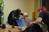 W Śremie: uczennice klas fryzjerskich odwiedziły Dom Pomocy Społecznej [ZDJĘCIA]