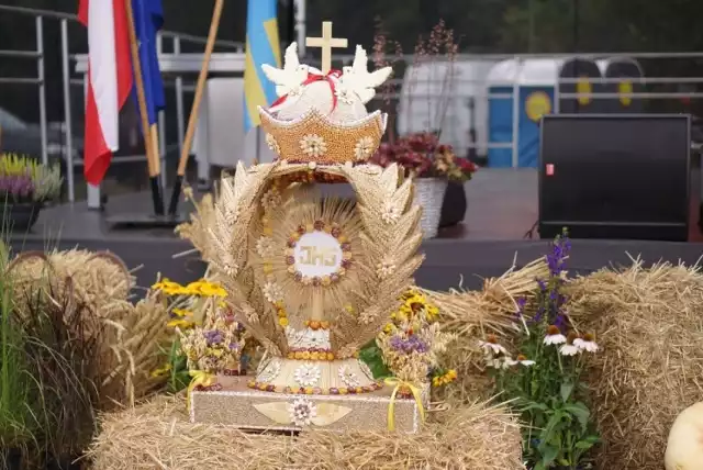 Rolnicy z gminy Mogilno obchodzili tegoroczne święto plonów w Goryszewie. Był dożynkowy korowód, poczęstunek chlebem, nagrody dla najlepszych rolników i działkowców, stoiska ze smakołykami i występy artystyczne