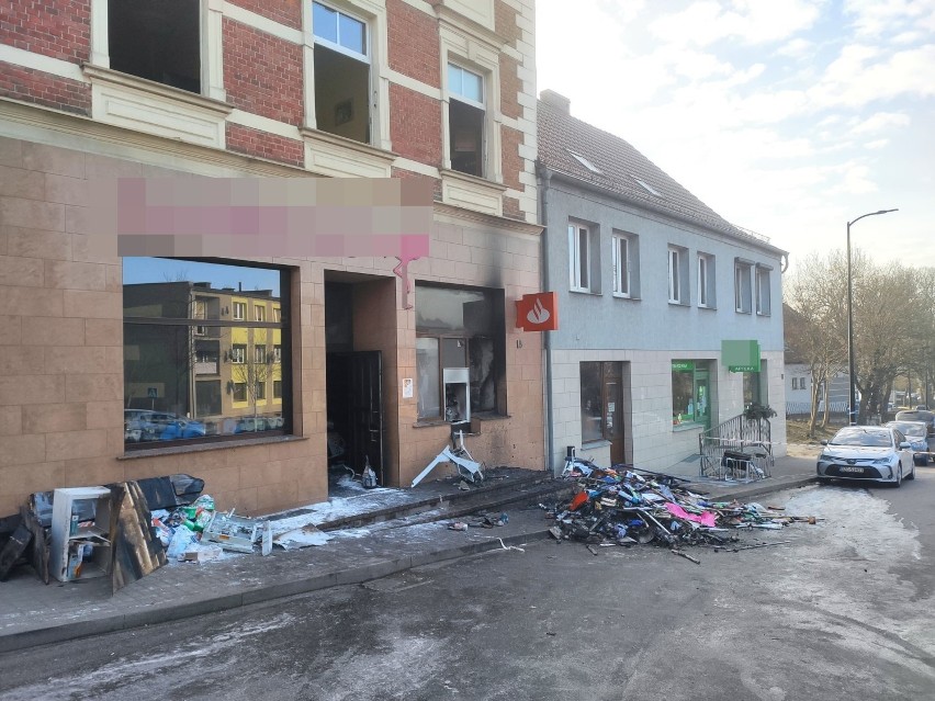 Kolejny skok na bankomat w powiecie oleśnickim. Tym razem bankomat wybuchł w centrum Międzyborza (DUŻO ZDJĘĆ) 