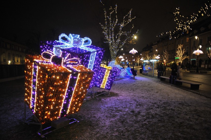 Wkrótce stolica przestanie błyszczeć! 2 lutego zgaśnie świąteczna iluminacja Warszawy