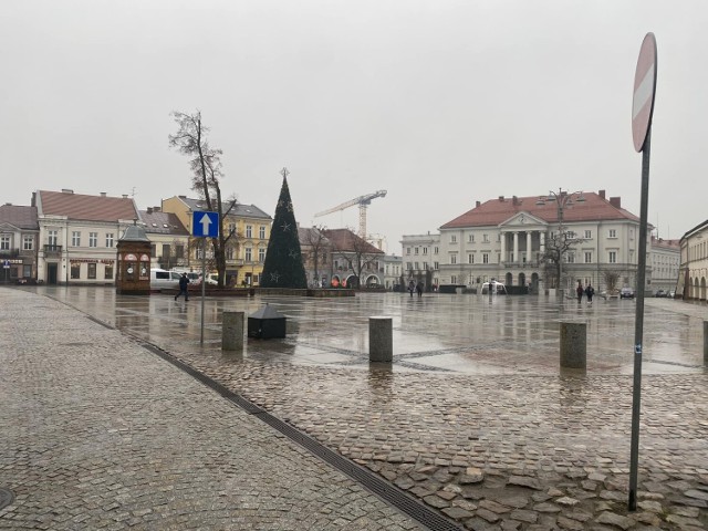 We wtorek, 6 grudnia władze Kielc wraz z mieszkańcami uroczyście włączyły światełka na świątecznej choince  na Rynku w Kielcach, po czym lamki zostały wygaszone.