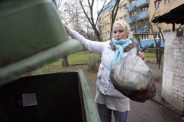 W całej awanturze o opłaty za śmieci pewne jest na razie tylko to, że segregujący płacą mniej