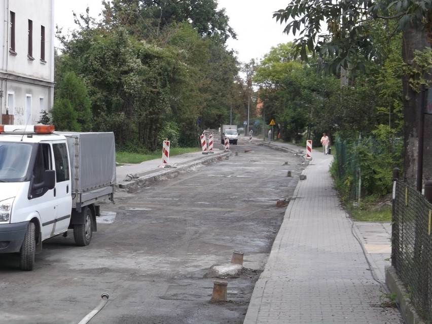 Ulica Jeleniogórska rozkopana. Remont potrwa do września (ZDJĘCIA)