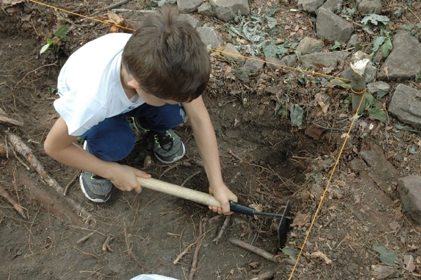 Archeolodzy wykopują spod ziemi muszyńskie skarby [ZDJĘCIA]