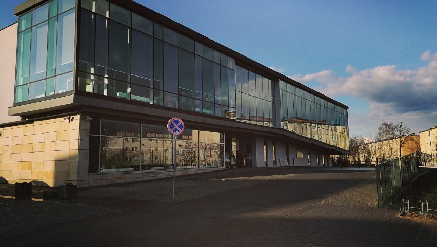 Tydzień Bibliotek w Chrzanowie. Wernisaż  "Czytany Obraz -...