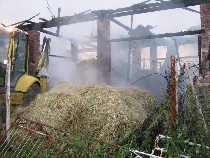 Pożar stodoły w Lalikach. W budynek uderzył piorun [ZDJĘCIA]