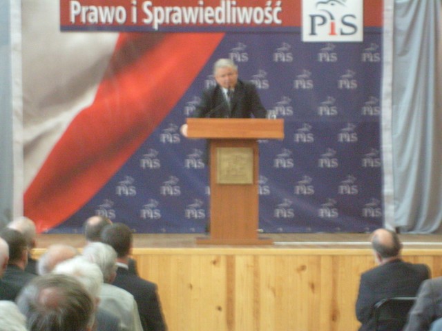 Prezes Prawa i Sprawiedliwości, Jarosław Kaczyński na spotkaniu z mieszkańcami Ostrowca Świetokrzyskiego.