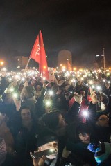 "Światełko do nieba dla Pawła" tydzień po tragedii na finale WOŚP. Ponad 2 tysiące osób posłało światło do prezydenta Gdańska [zdjęcia]