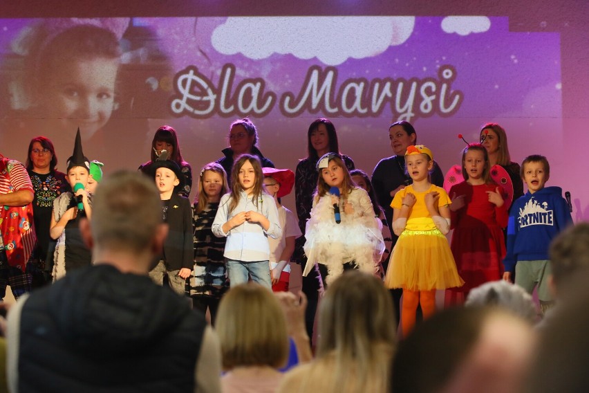 Gwiazdy zagrały dla chorej na białaczkę 4-letniej Marysi z Ostrowa [FOTO]