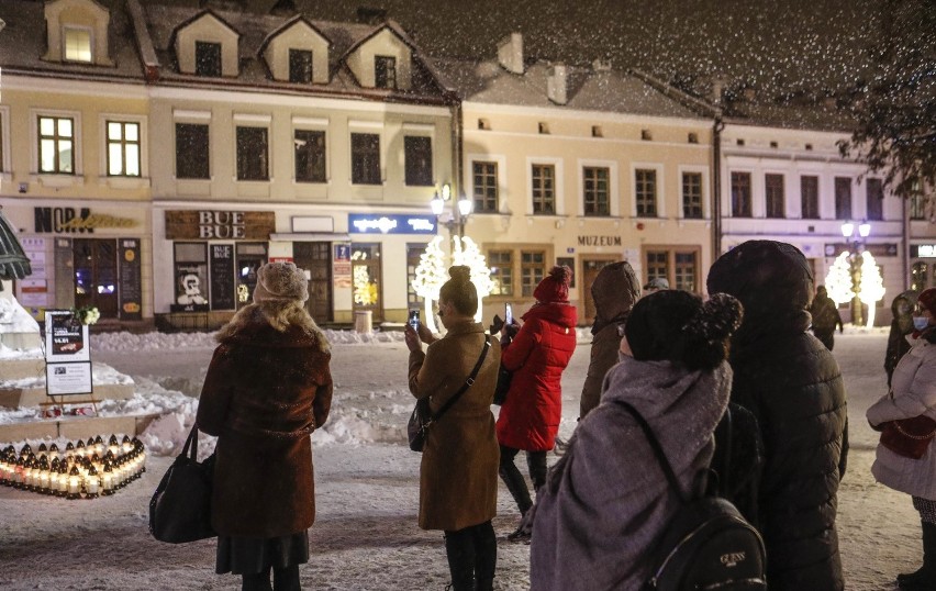 Serce dla Pawła Adamowicza na Rynku w Rzeszowie. Uczcili pamięć po tragicznie zmarłym prezydencie Gdańska
