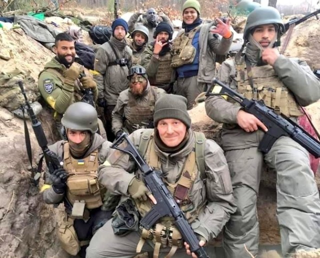 Pierwsi zagraniczni żołnierze-ochotnicy są już przygotowani do walk o stołeczny Kijów.