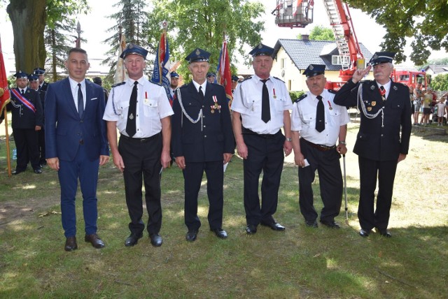 Złotym Medalem Za Zasługi Dla Pożarnictwa uhonorowano Karola Gracz, Mariana Kowala, Tomasza Tadeusz, Stanisława Marek.