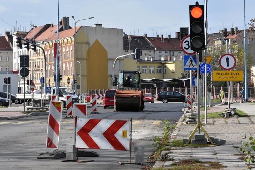Remont ulicy Leszczyńskiej w Legnicy, końcowe prace na jezdni wschodniej [ZDJĘCIA]