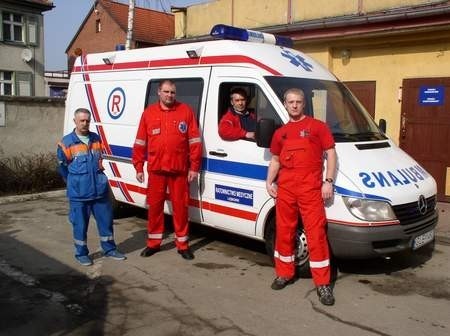 Nową nabytek szpitala obsługują m.in. Mieczyslaw Leyk, Jarosław Ryta, Jan Bodnar i Marek Miks.