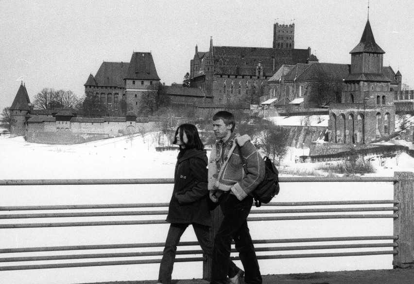 Malbork na starych zdjęciach. Tak kiedyś wyglądały ulice, bloki i zamek