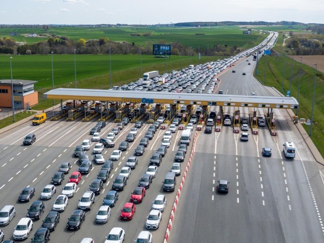 Prezes PiS Jarosław Kaczyński podsumowując konwencję "Programowy Ul Prawa i Sprawiedliwości" zapowiedział w niedzielę, że opłaty za autostrady zostaną zniesione.